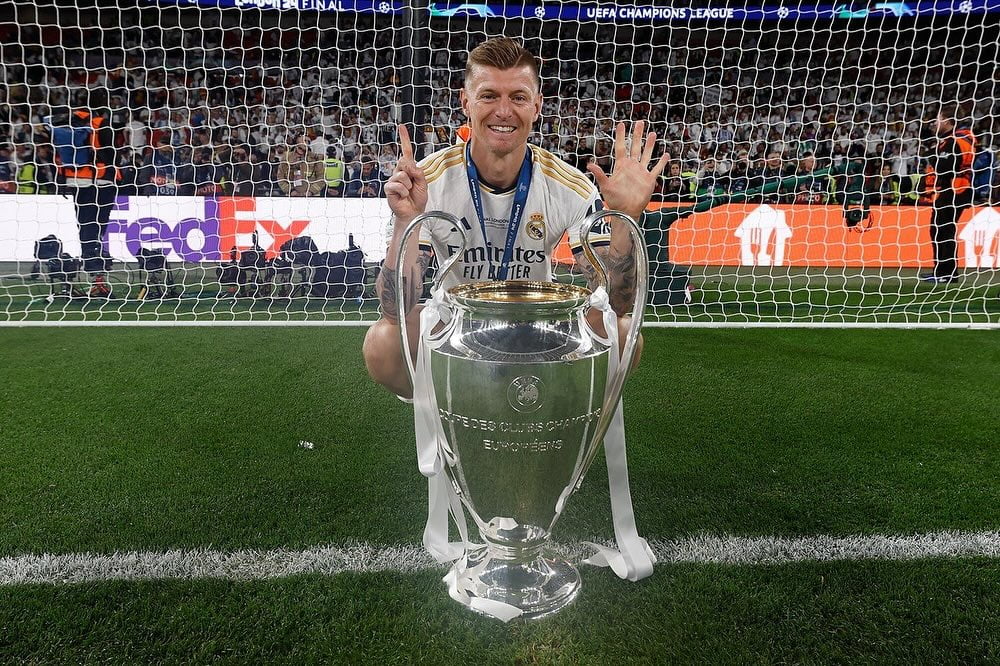 Toni Kroos Announces Retirement from Professional Football, Ending an Illustrious Career 2 Toni Kroos with Trophy